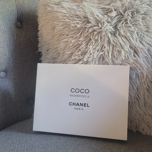 Chanel Coco Mademoiselle beauty pouch - Picture 3 of 6